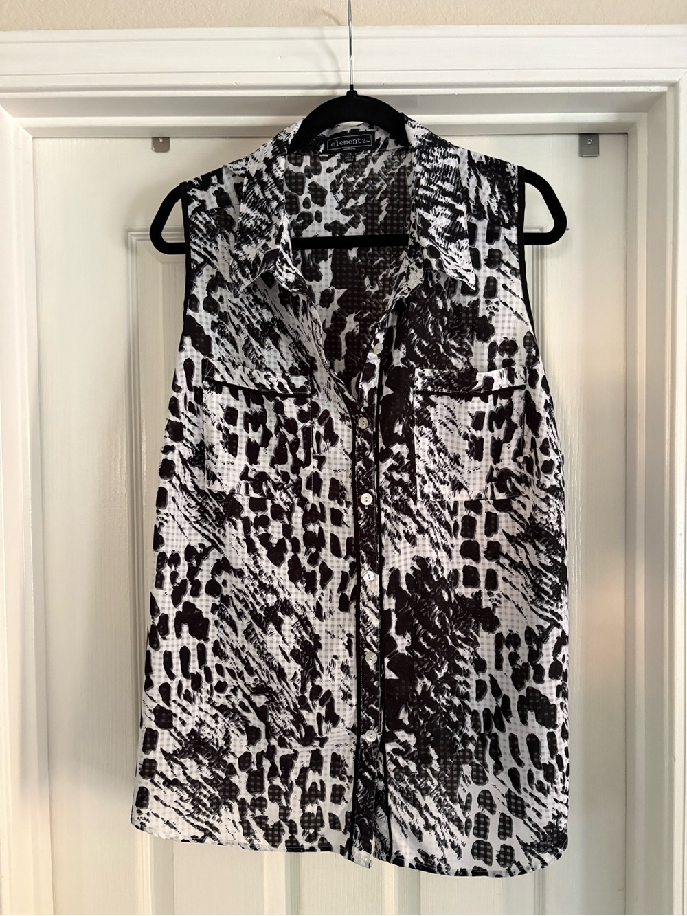 Elementz Black & White Sleeveless Printed Collared Blouse